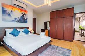 Salute de Sailing Tower - Palace Garden