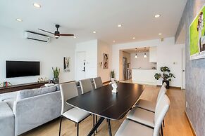 Salute de Sailing Tower - Palace Garden