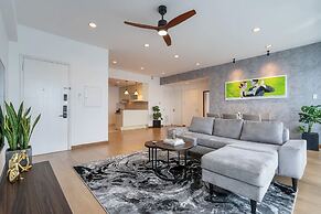 Salute de Sailing Tower - Palace Garden