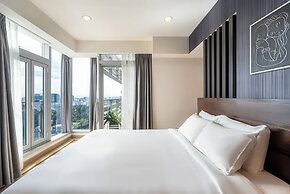 Salute de Sailing Tower - Palace Garden