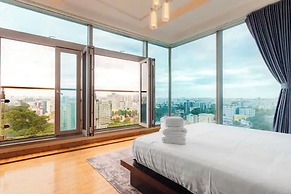 Salute de Sailing Tower - Palace Garden