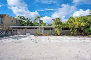 BRIGHT Fort Lauderdale Tropical Retreat