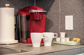 BRIGHT Fort Lauderdale Tropical Retreat