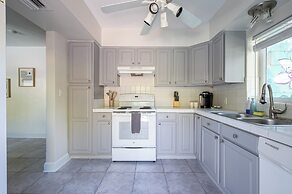 BRIGHT Fort Lauderdale Tropical Retreat