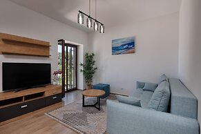 Seafront Apartment Nana 1