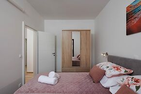 Seafront Apartment Nana 1