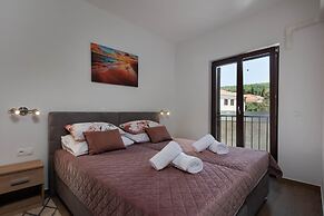 Seafront Apartment Nana 1