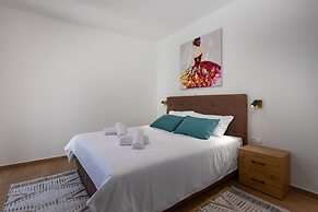 Seafront Apartment Nana 1