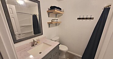 Stunning Phoenix Studio Stylish Oasis in a Prime Location