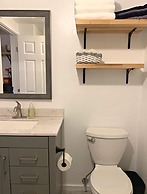 Stunning Phoenix Studio Stylish Oasis in a Prime Location