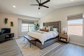 Dos Palmas - Gilbert Poolside Retreat