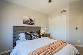 Dos Palmas - Gilbert Poolside Retreat