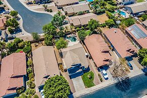 Dos Palmas - Gilbert Poolside Retreat