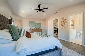 Dos Palmas - Gilbert Poolside Retreat