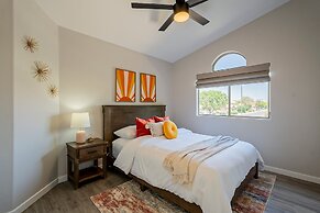 Dos Palmas - Gilbert Poolside Retreat