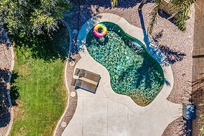 Dos Palmas - Gilbert Poolside Retreat