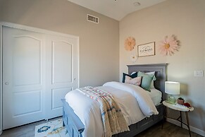 Dos Palmas - Gilbert Poolside Retreat