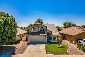 Dos Palmas - Gilbert Poolside Retreat