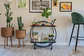 Dos Palmas - Gilbert Poolside Retreat