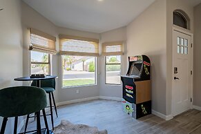 Dos Palmas - Gilbert Poolside Retreat