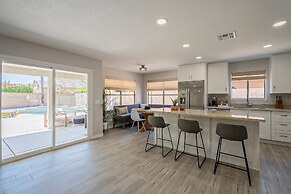 Dos Palmas - Gilbert Poolside Retreat