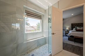 Dos Palmas - Gilbert Poolside Retreat