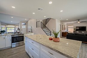 Dos Palmas - Gilbert Poolside Retreat