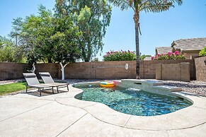 Dos Palmas - Gilbert Poolside Retreat