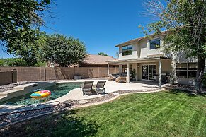 Dos Palmas - Gilbert Poolside Retreat