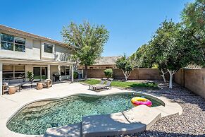 Dos Palmas - Gilbert Poolside Retreat