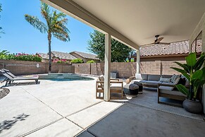 Dos Palmas - Gilbert Poolside Retreat