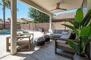 Dos Palmas - Gilbert Poolside Retreat