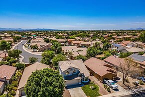 Dos Palmas - Gilbert Poolside Retreat