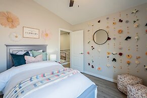 Dos Palmas - Gilbert Poolside Retreat