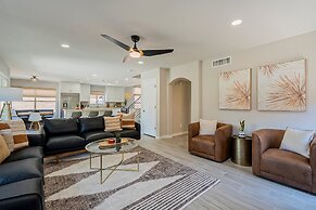 Dos Palmas - Gilbert Poolside Retreat