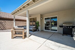 Dos Palmas - Gilbert Poolside Retreat