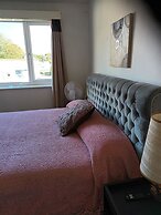 Apartment-sleeps3-parking-garden-internet