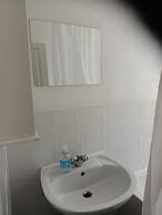 Apartment-sleeps3-parking-garden-internet