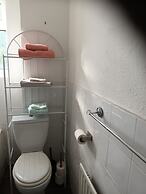 Apartment-sleeps3-parking-garden-internet