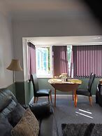 Apartment-sleeps3-parking-garden-internet