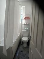 Apartment-sleeps3-parking-garden-internet