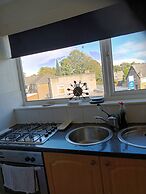 Apartment-sleeps3-parking-garden-internet