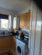 Apartment-sleeps3-parking-garden-internet