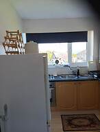 Apartment-sleeps3-parking-garden-internet