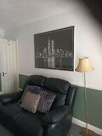 Apartment-sleeps3-parking-garden-internet