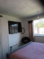 Apartment-sleeps3-parking-garden-internet