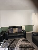 Apartment-sleeps3-parking-garden-internet