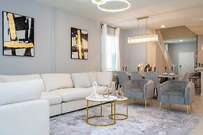 Stunning 7Bd Jacuzzi Pool Close to Disney Windsor Cay 16217