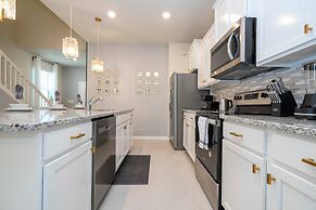 Stunning 7Bd Jacuzzi Pool Close to Disney Windsor Cay 16217