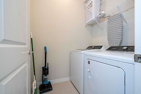 Stunning 7Bd Jacuzzi Pool Close to Disney Windsor Cay 16217